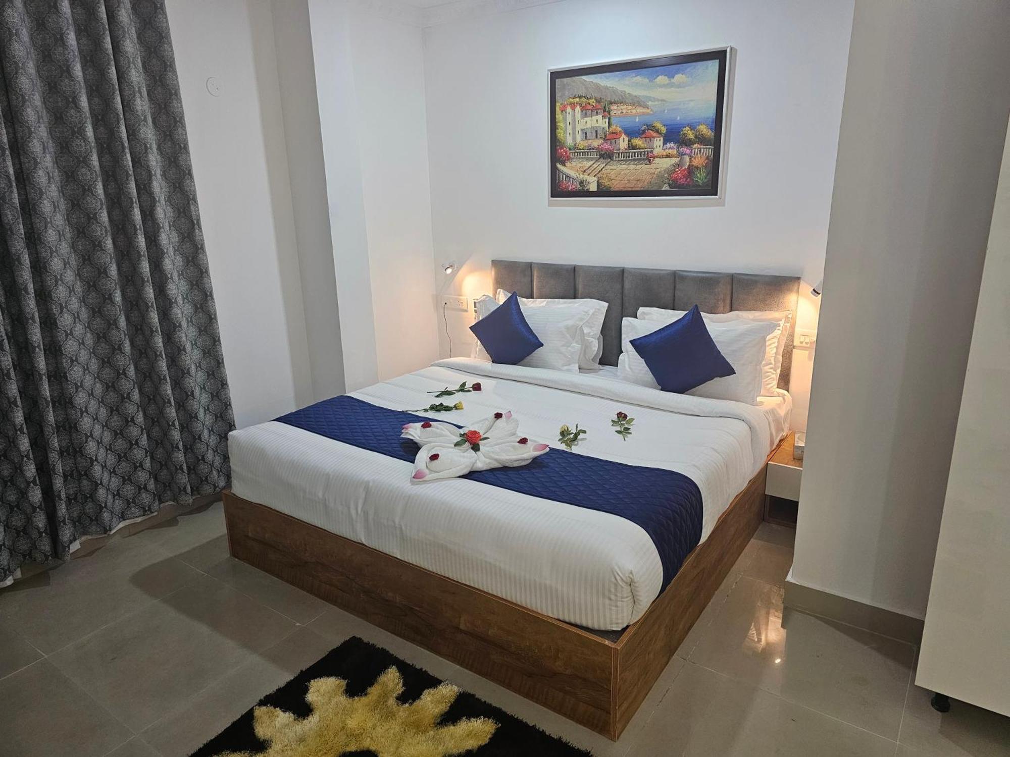 Pearl Residency Hotel Ayoor Exterior photo