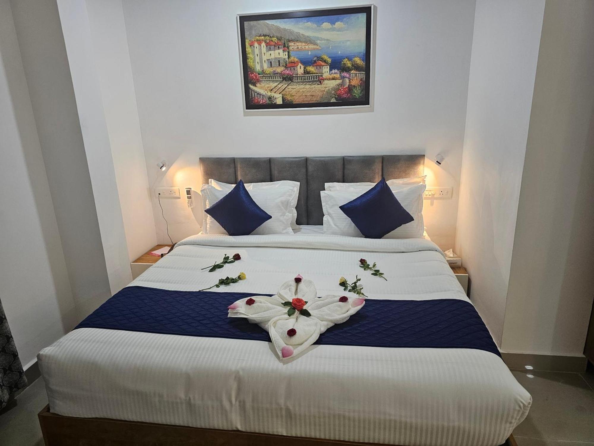 Pearl Residency Hotel Ayoor Exterior photo