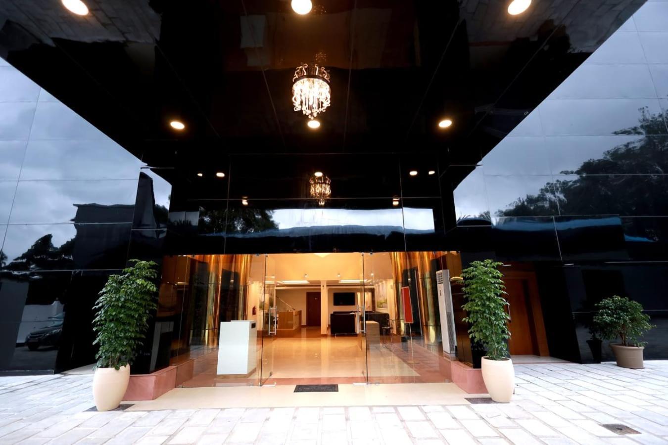 Pearl Residency Hotel Ayoor Exterior photo