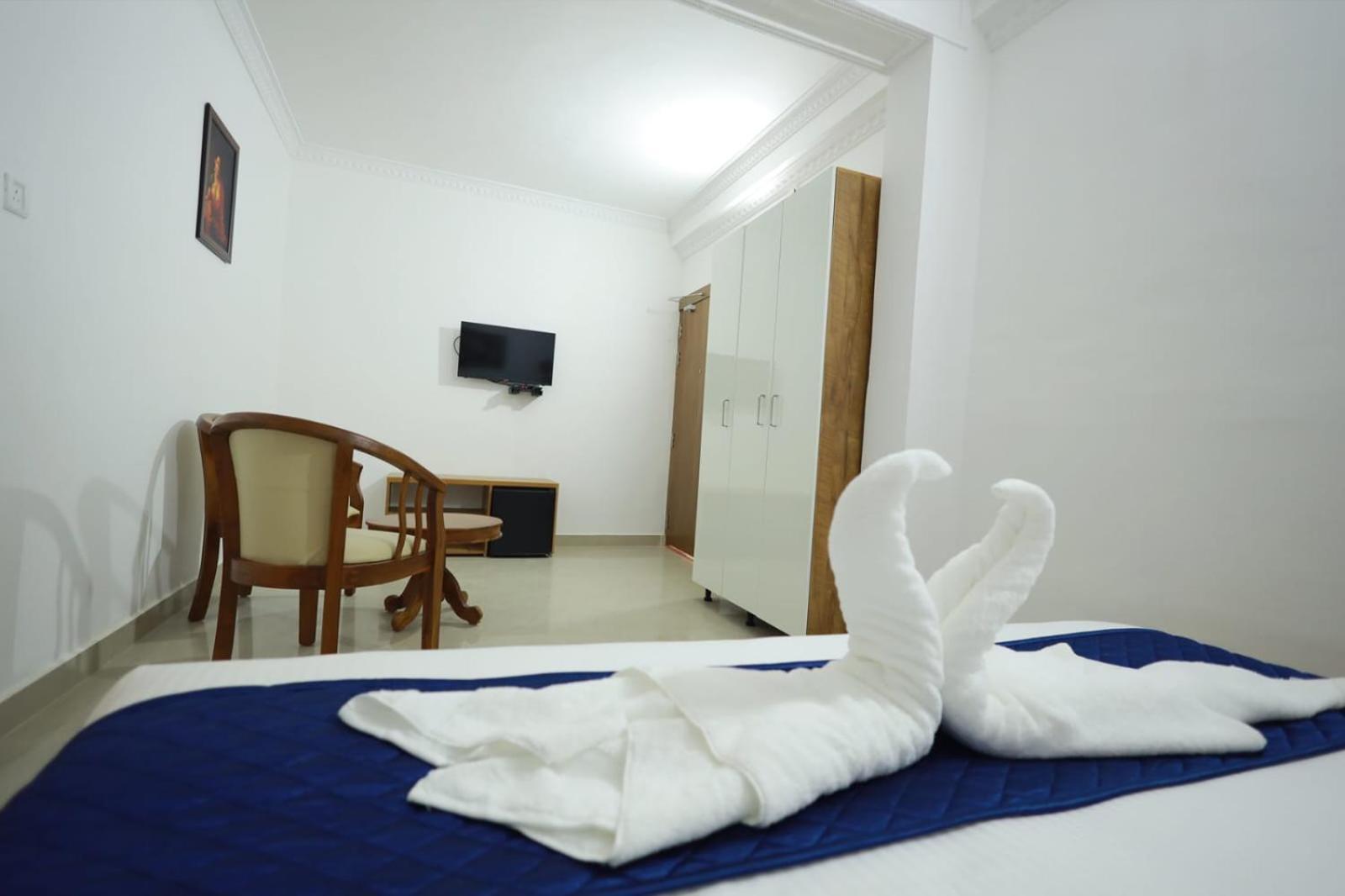 Pearl Residency Hotel Ayoor Exterior photo