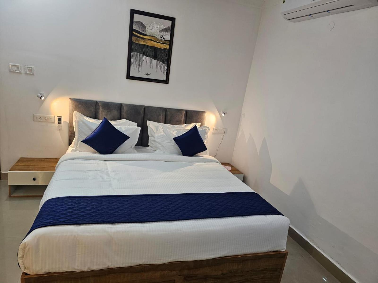 Pearl Residency Hotel Ayoor Exterior photo