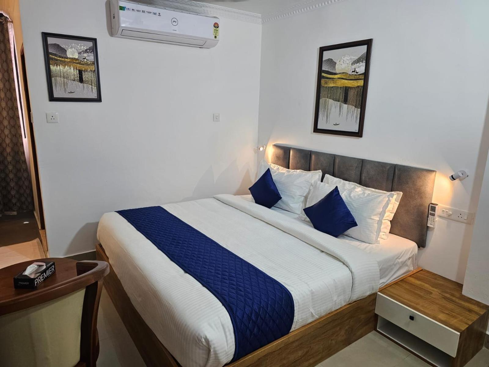 Pearl Residency Hotel Ayoor Exterior photo
